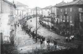 Procesi&oacute;n por la Calle Mayor