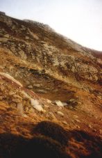 Peque&ntilde;a morrena ubicada al pie del Cueto de la Horcada