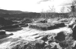 Figura 5. Vista de la nave desde el Este, en primer t&eacute;rmino la escalera de acceso