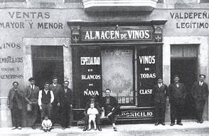 La actual bodega de "Pepe de los vinos", en una imagen de 1927