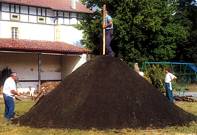 Hoya de carb&oacute;n vegetal. Fotograf&iacute;a de la autora