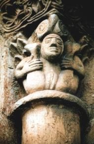 Capitel. Cervatos