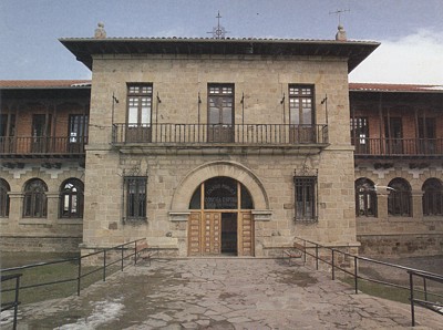 Fachada colegio Concha Espina. Foto Eugenio Mat&iacute;nez Jorr&iacute;n