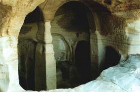 Interior de iglesia rupestre