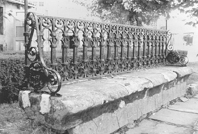 Antiguo banco enfrente de la Iglesia de Reinosa. Plaza Juan XXIII
