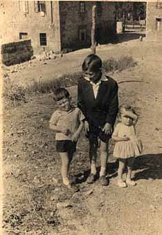 Vecinos de La Barcenilla. Principios de los años 60 del siglo xx. Archivo fotográfico de la familia Ortega.