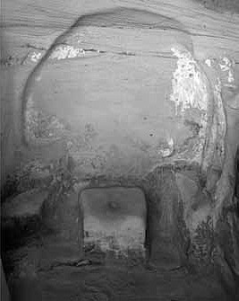Altar de bloque iglesia rupestre de Las Presillas de Bricia (Burgos)